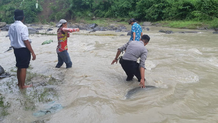 Geger, Mayat Wanita tanpa Busana Ditemukan di Sungai Desa Jalatrang