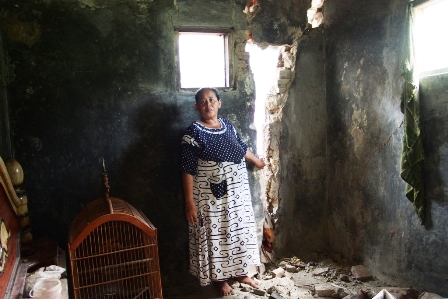 Rumah Rusak Berat, Keluarga Warsidi Terpaksa Mengungsi di Kandang Kambing