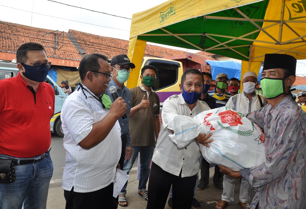 Pedagang Pasar Ciputat Wajib Pakai Masker