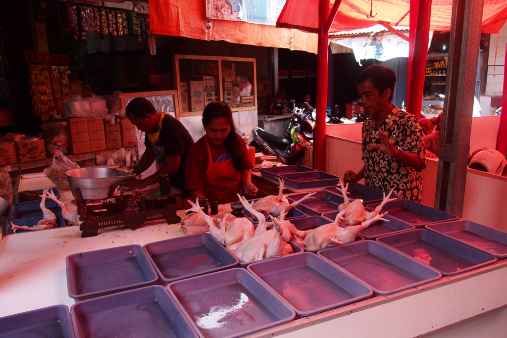 Daging Ayam Mahal, Pedagang Pilih Tutup