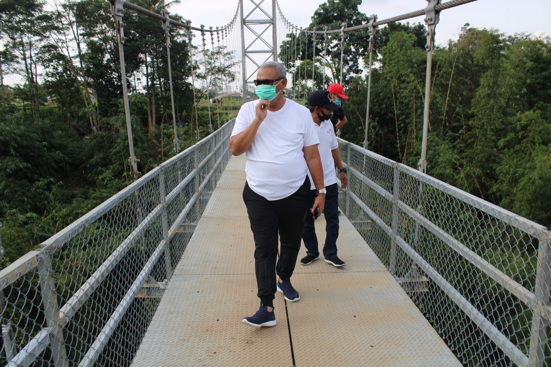 Bupati Tinjau Jembatan Gantung Winduhaji