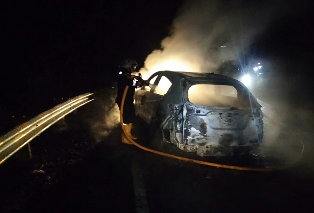 Mobil Jazz Terbakar di Jalur Cikijing-Kuningan