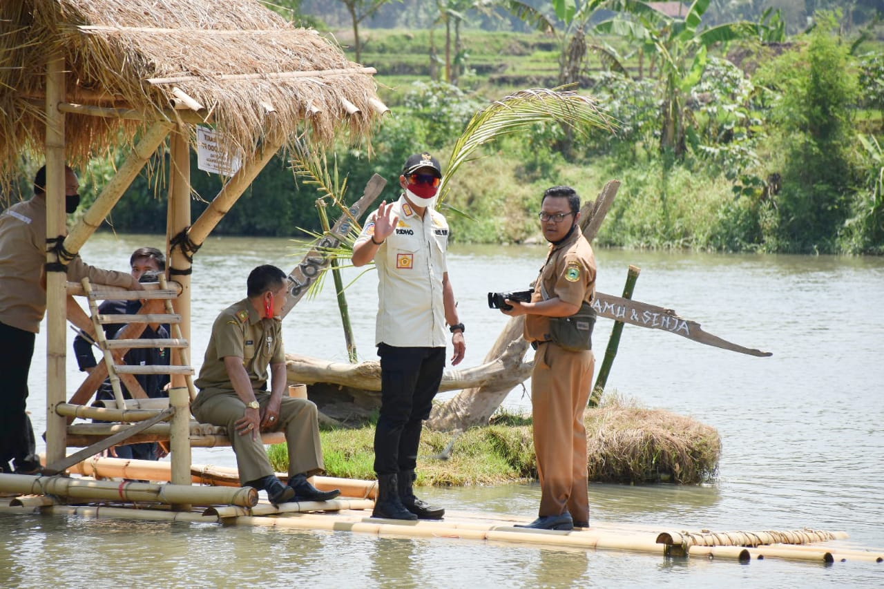 Naik Rakit Susuri Sungai, Wabup Edo Kagum Pesona Keindahannya Alam Cibunijahi