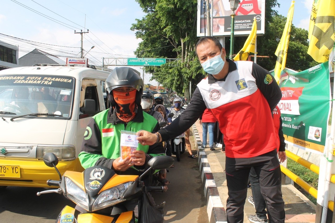 Hari Dharma Karyadhika, Lapas Kuningan Bagikan Masker dan Vitamin