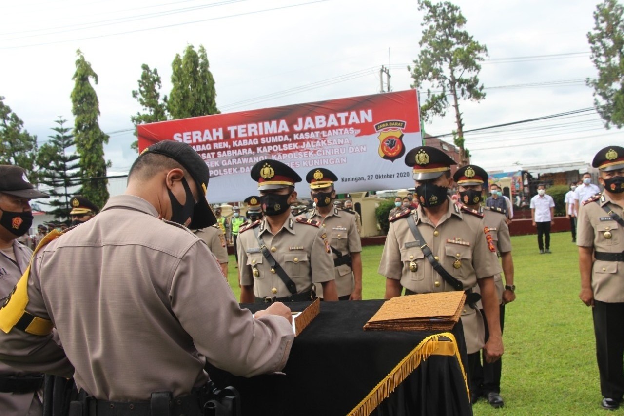 10 Perwira Polres Kuningan Berpindah Tugas