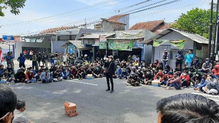 Demo ke DPRD Kuningan, Ratusan  Mahasiswa Tolak Omnibuslaw