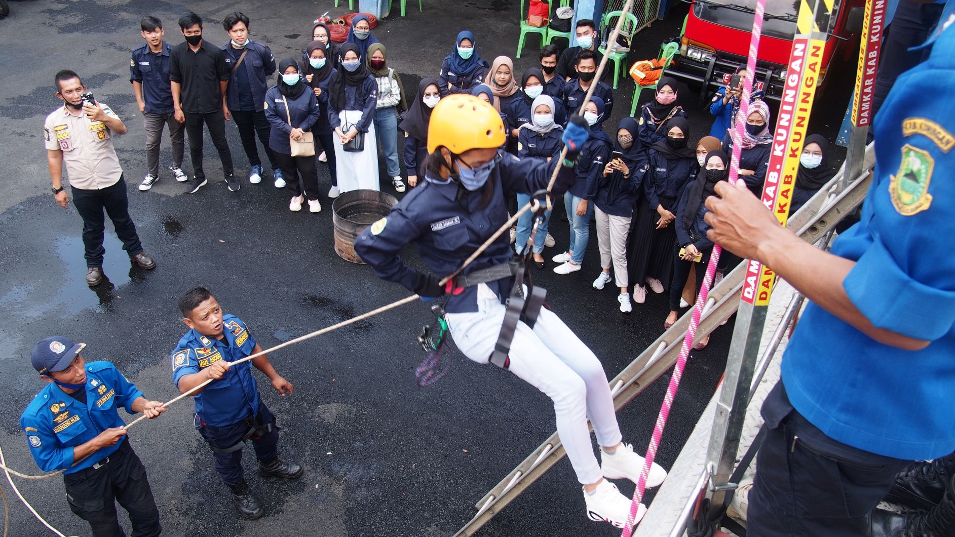 Mahasiswa Praktik Rescue Damkar