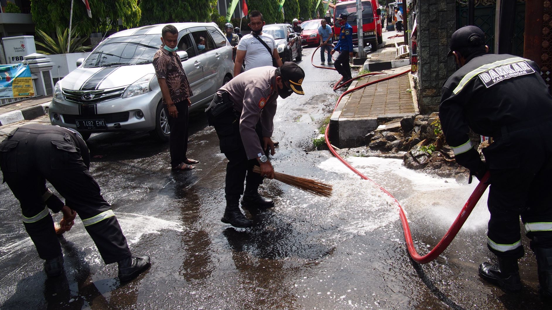 Minyak Tumpah, Belasan Motor Tergelincir