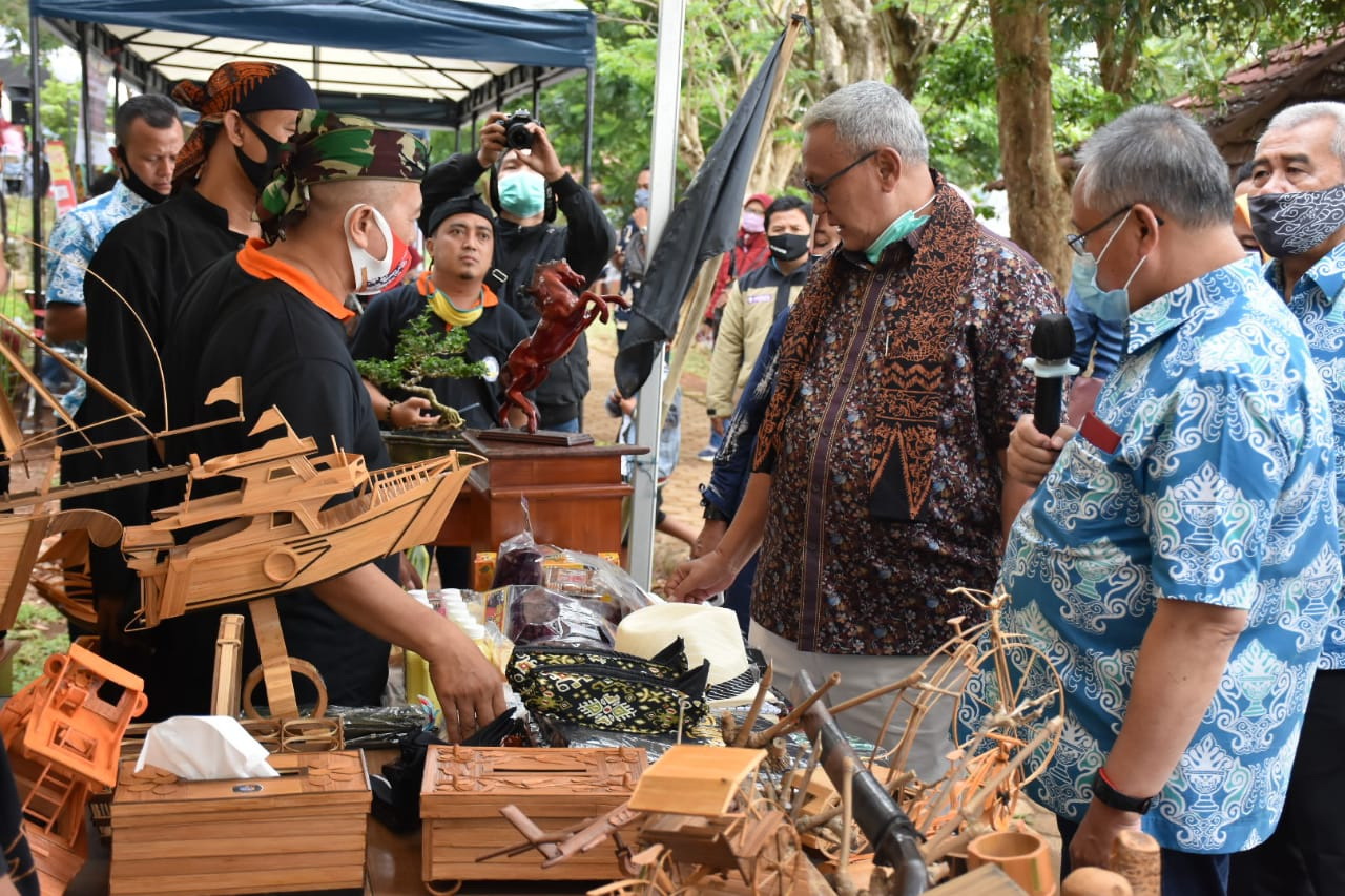 Promosikan Produk UMKM di Waduk Darma