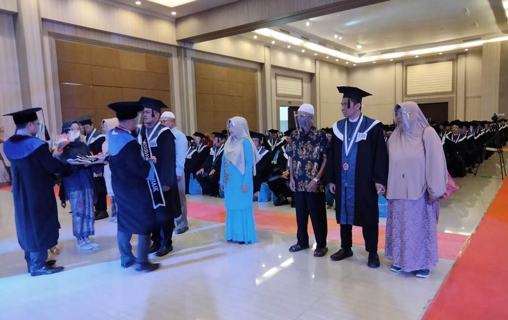 226 Mahasiswa STKIP Muhammadiyah Kuningan Diwisuda