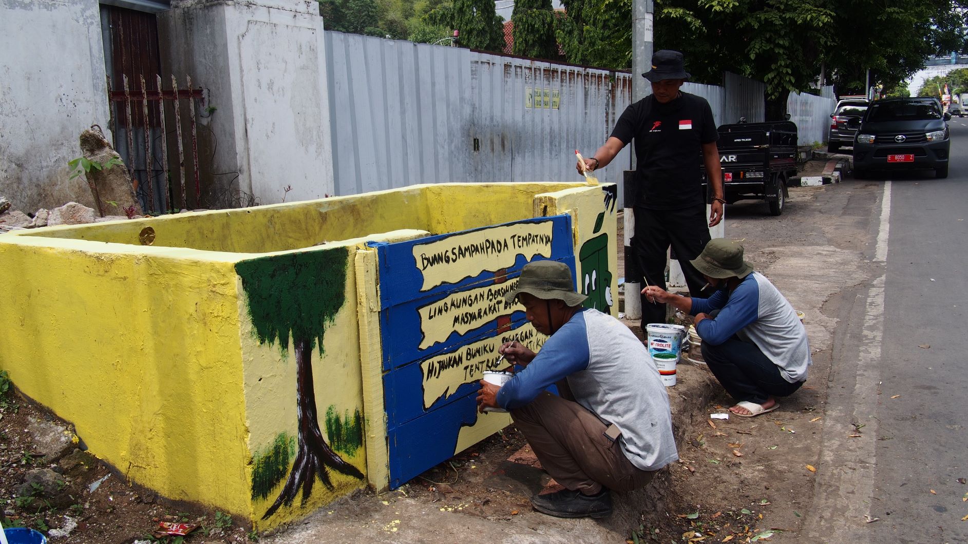 Percantik Bak Sampah di Dalam Kota