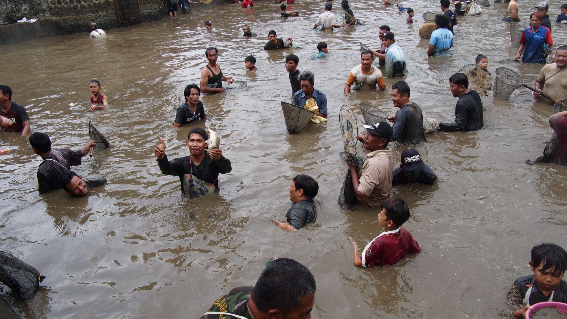 Jelang Ramadan, Waduk Darma Banjir Pengunjung