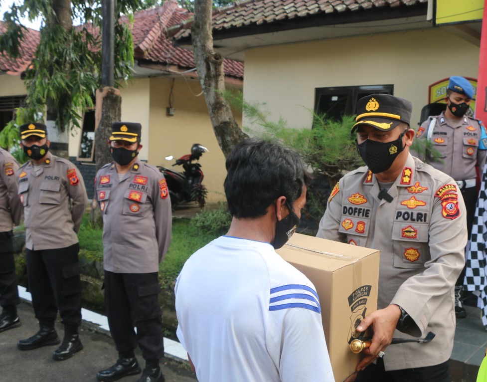 1.000 Paket Sembako untuk Warga Terdampak PPKM Darurat