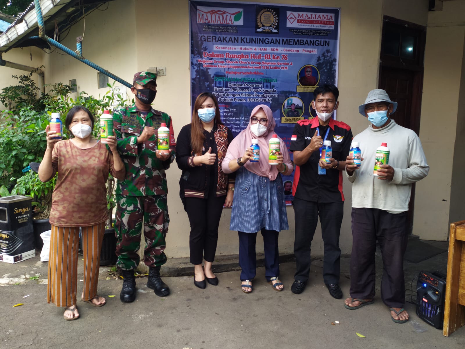 Gerakan Rakyat Indonesia Membangun Beri Bantuan Pupuk ke Petani