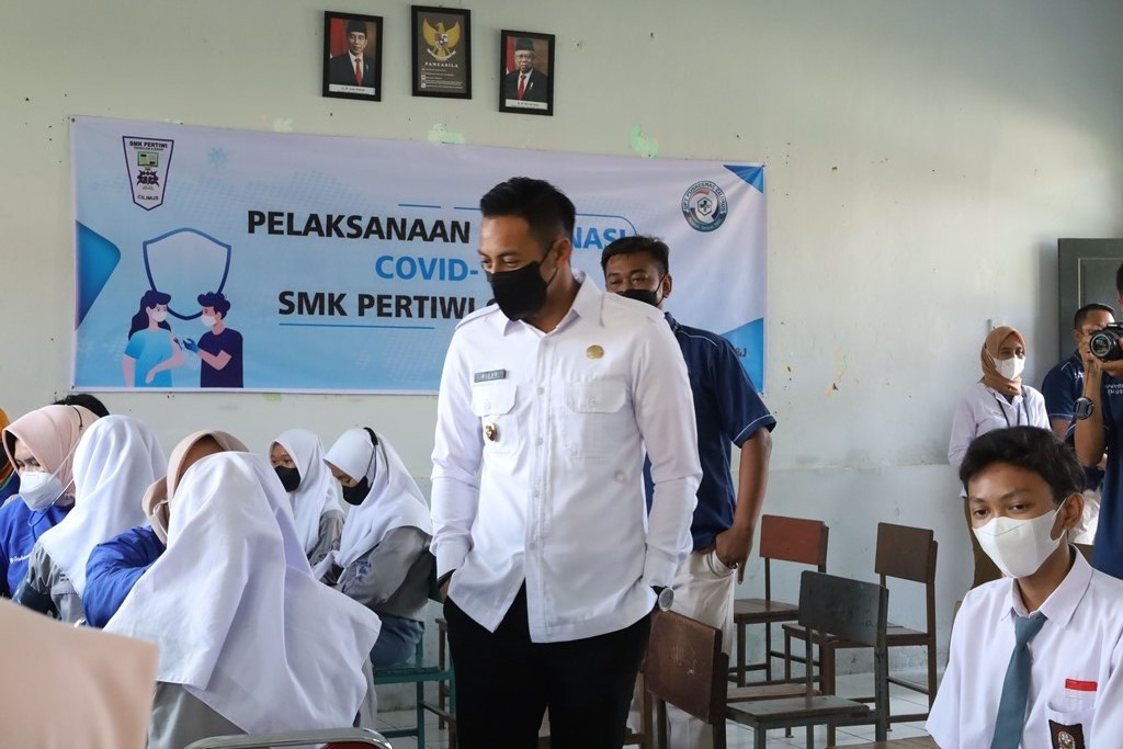 Wabup Tinjau Vaksinasi Masal di SMK Pertiwi