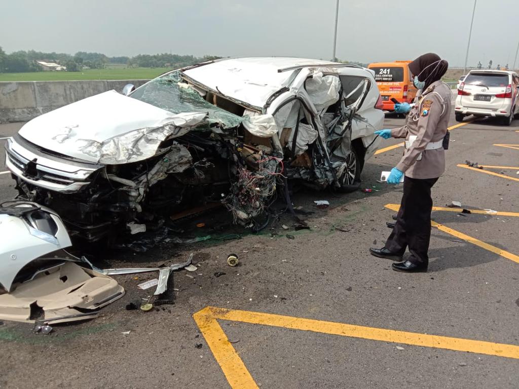 Vanessa Angel dan Suami Kecelakaan di Tol Nganjuk, Anak Selamat