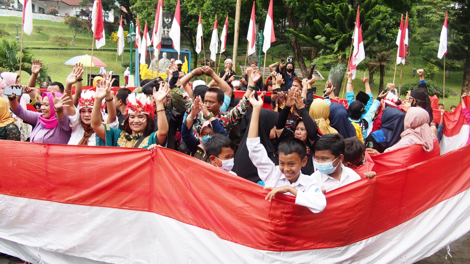 Aksi Teatrikal Merah Putih di Hari Pahlawan