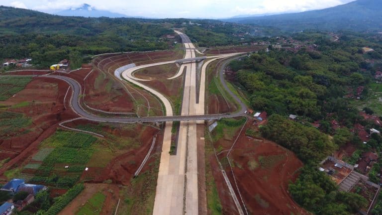 Rawan Longsor, Tol Cisumdawu Bata Beroperasi untuk Nataru