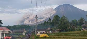 50 Meninggal Dunia, 10.400 Warga Korban Erupsi Semeru Mengungsi di 406 Lokasi