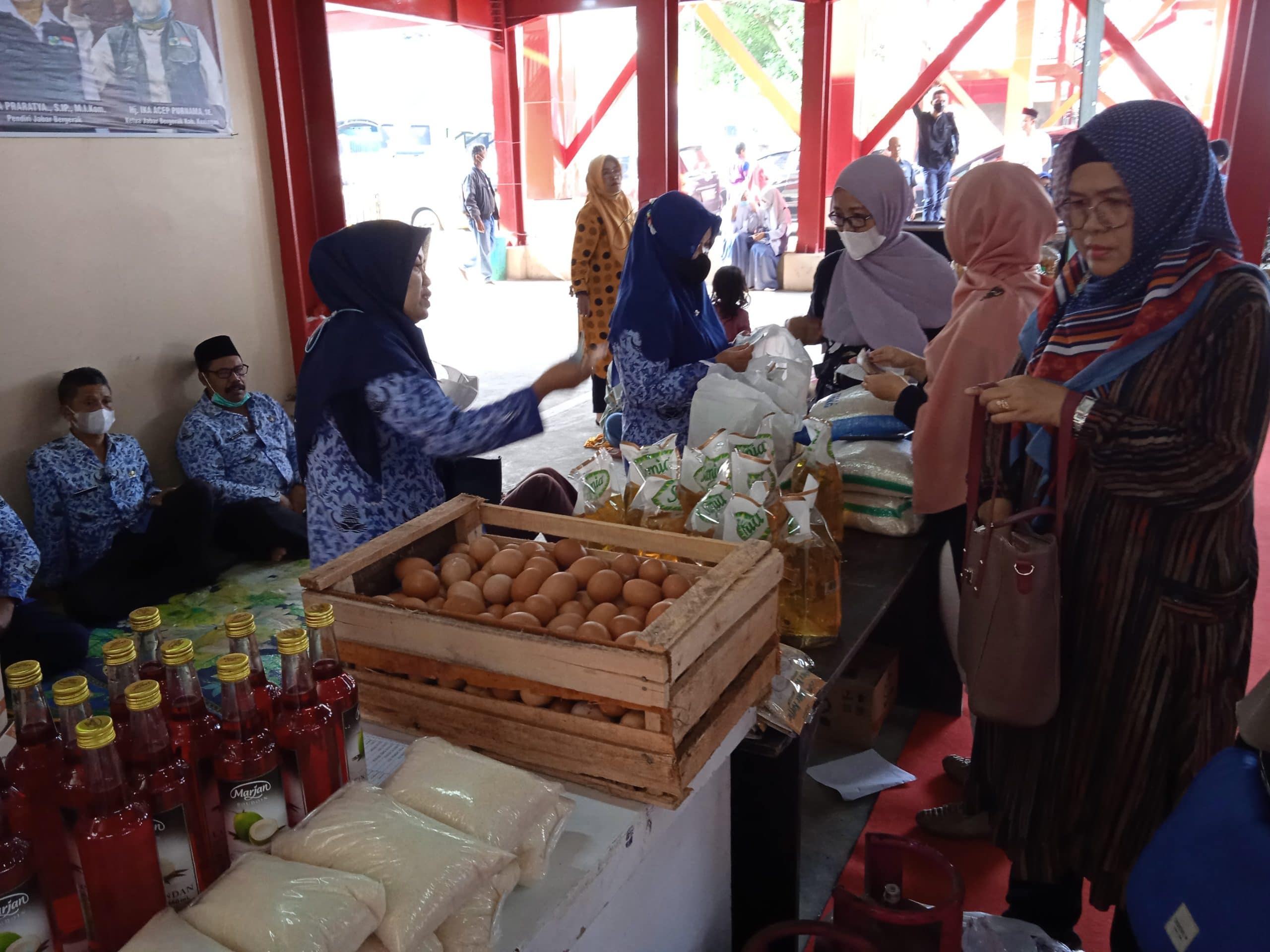 Harga Lebih Murah, Warga Serbu Bazar Ramadan